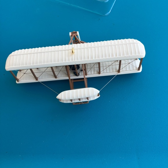 Hallmark Keepsake Ornament - The Flight at Kitty Hawk - Picture 10 of 11